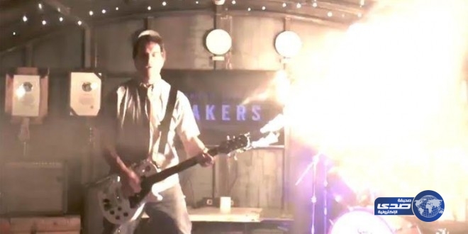 غيتارا قاذف للهب صممه بريطاني