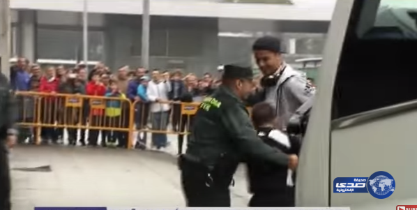 فيديو: لقطة إنسانية جديدة لرونالدو تنقذ طفل من وحشية رجال الأمن