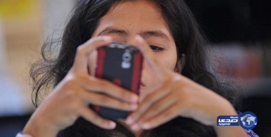 دخلت هاتف زوجها دون إذنه لإثبات علاقته بأخرى