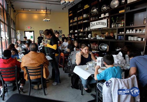 مطعم لا يطلب من زبائنه مالاً مقابل الطعام.. إنما شيء آخر!