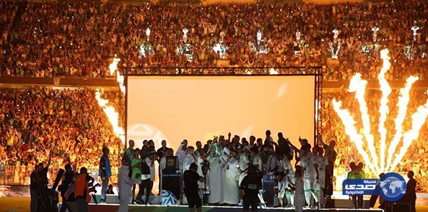 شاهد: لقطات مبهرة لم تشاهدها على الهواء في حفل تتويج الأهلي