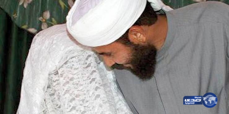 اراد رفع النقاب عن وجه عروسه فرفضت !