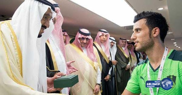 السومة يعلق على صورته مع الملك سلمان: “حلم أكبر من الفوز بالكأس”