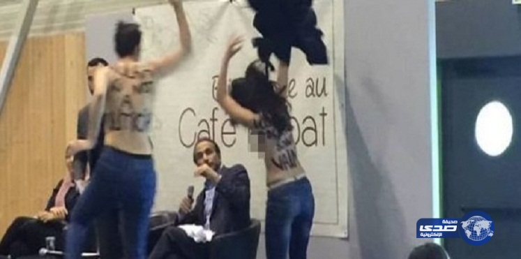 ناشطات “عاريات الصدر” يقتحمن محاضرة دينية لحفيد حسن البنا