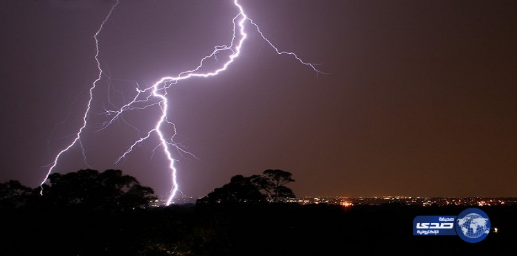 صاعقة رعدية تقتل شخصين في الكويت