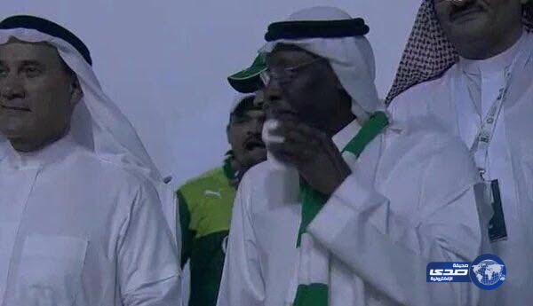 دموع عيد تثير جدلاً كبيراً