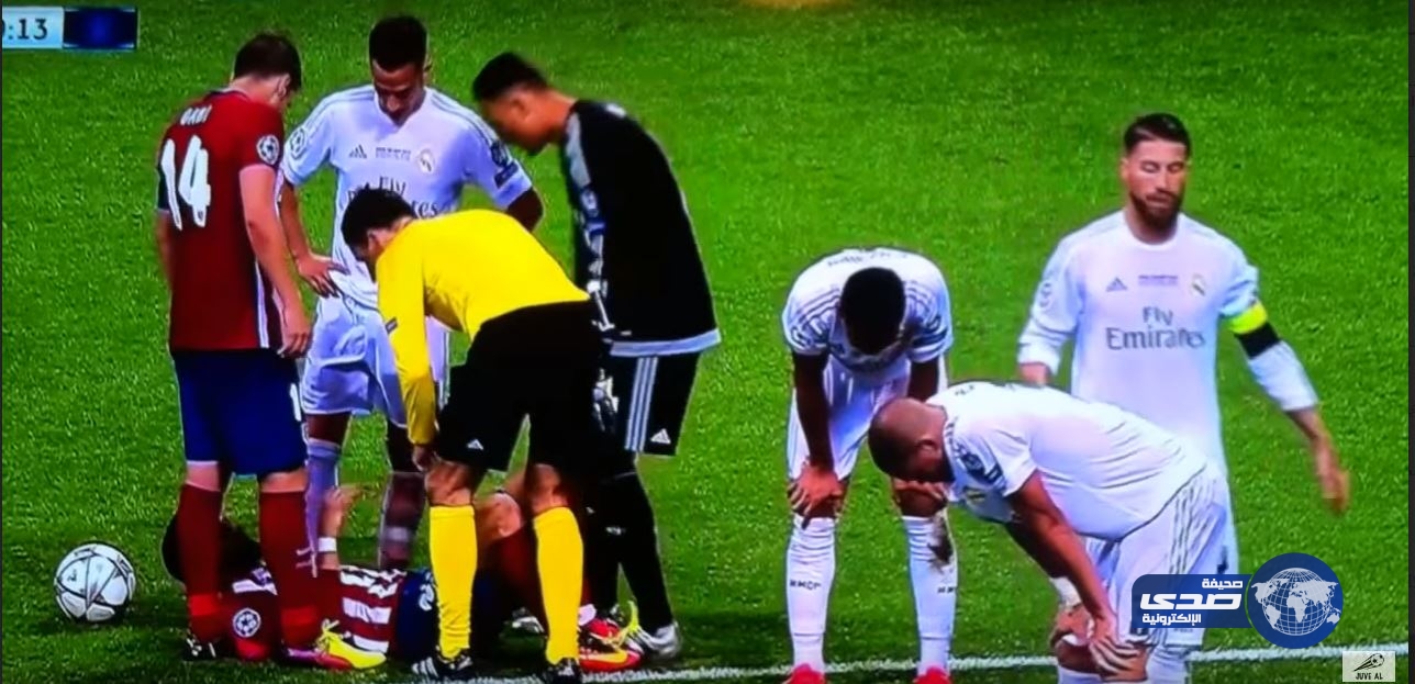 فيديو: لسان الحكم اليقظ يثير سخرية الجماهير من بيبي