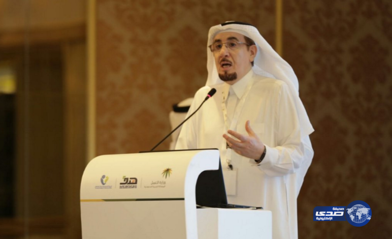 وزير العمل يتعهد بحل أزمة أجور مجموعة بن لادن