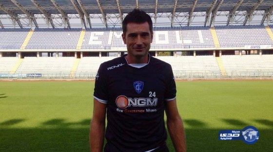 حارس مرمى يخوض أول مباراة رسمية له بعمر الـ39