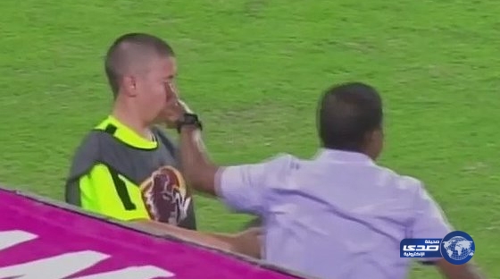 إيقاف مدرب كولومبي لتوجيهه أصبعه نحو عين أحد جامعي الكرات