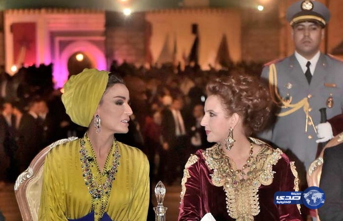 بالفيديو.. الأميرة للاسلمى والشيخة موزة تحت المطر في فاس المغربية