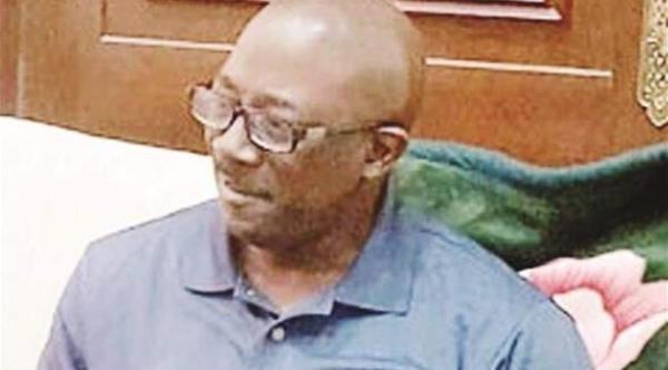 أمريكي يقيم بمطار البحرين 20 يوماً بسبب ابنه