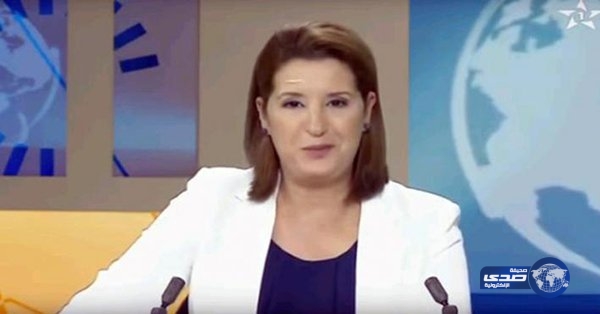 بالفيديو: موقف محرج لمذيعة مغربية على الهواء بسبب ورقة