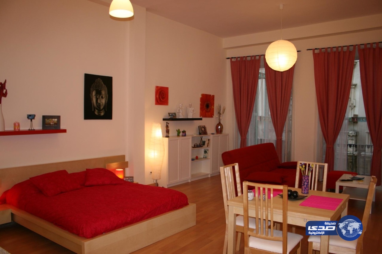 ربّة منزل تدير شبكة دعارة.. وهذا ما وُجدَ في شقتها