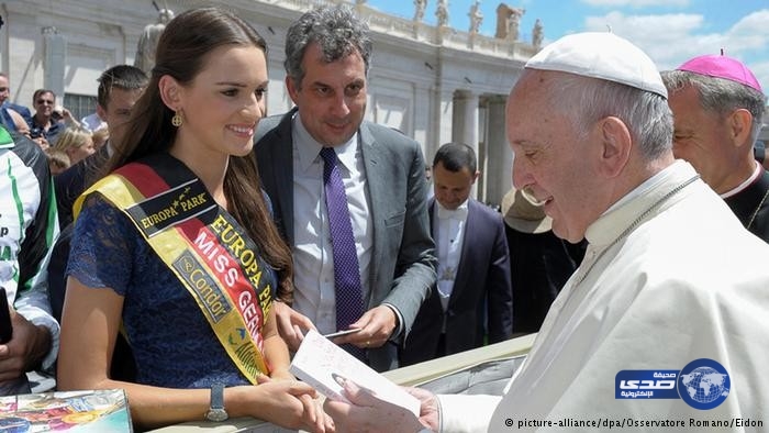 لأول مرة.. البابا يستقبل ملكة جمال ألمانيا