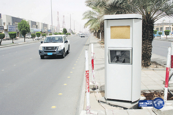 مجهول يحطم إحدى كاميرات “ساهر” ويفر بسيارته(فيديو)