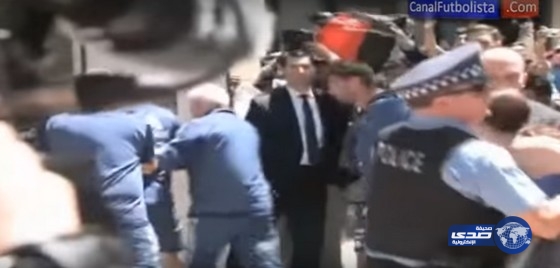 بالفيديو.. اعتداء مشجعة مكسيكية على ميسي