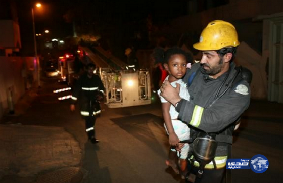 مدني مكة يخلي عمارة سكنية إثر حريق بحي الهجرة