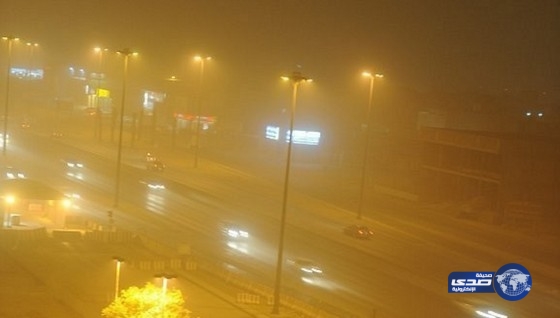 عوالق ترابية تؤثر على الرؤية بالرياض