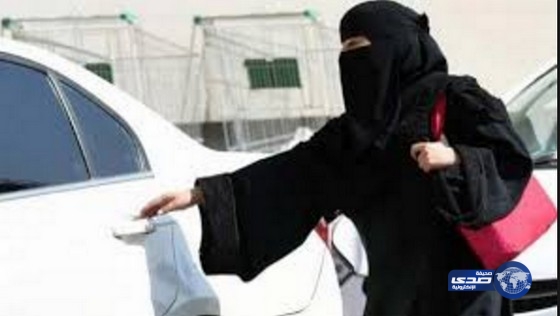 معلمة تكافئ سائقها بالحج بعد نقلها