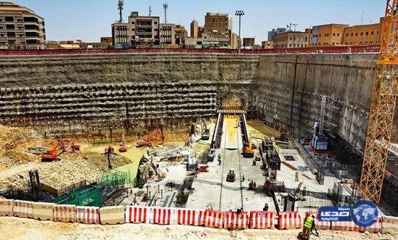 بالفيديو والصور: “صاملة” تخترق جدار محطة قصر الحكم بقطار الرياض