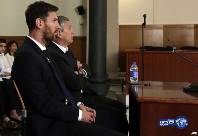 ميسي رئيس عصابة !