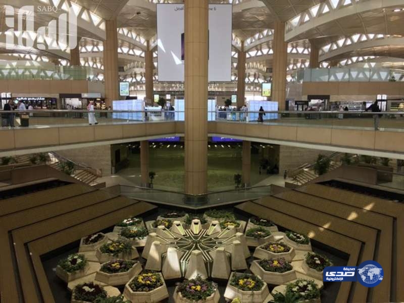 تعرض امرأة عربية لحالة هستيرية مفاجئة  في مطار الرياض