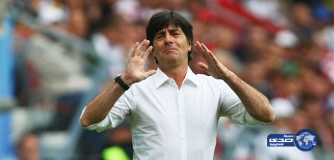 فيديو: لقطة مثيرة للجدل لمدرب ألمانيا، ومواقع التواصل تصفه ” مقرف”!