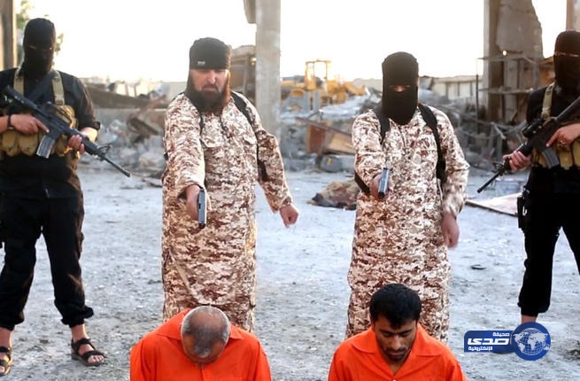 بالفيديو.. داعشي يعدم أخاه رميا بالرصاص في العراق