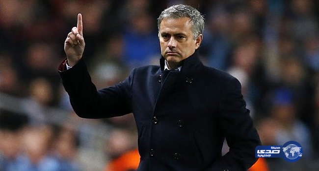 مورينيو يبدأ صدامه الأول مع جماهير مانشستر يونايتد مبكراً