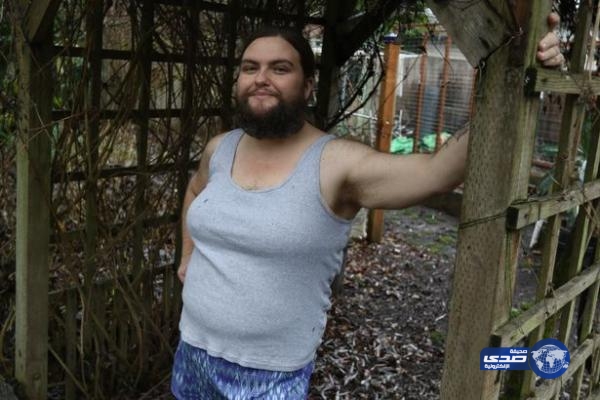 بالفيديو.. سيدة تتوقف عن حلق ذقنها بعد 26 عاما