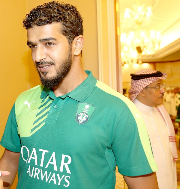 حارس الأهلي يهدد ناديه !