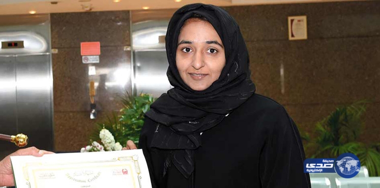 إماراتية تخلص رجلا من يدَي قاتل في مركز تجاري