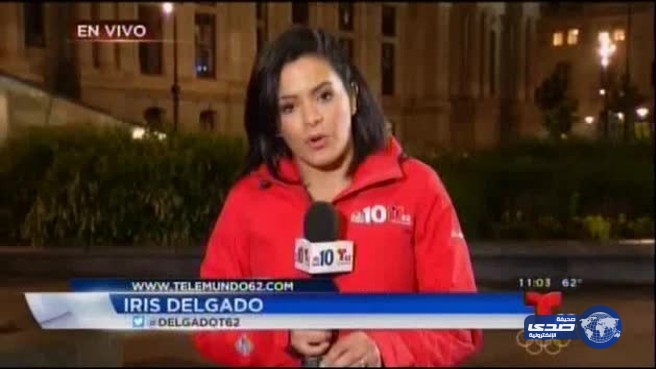 بالفيديو.. امرأة تهاجم مراسلة تلفزيونيّة على الهواء !