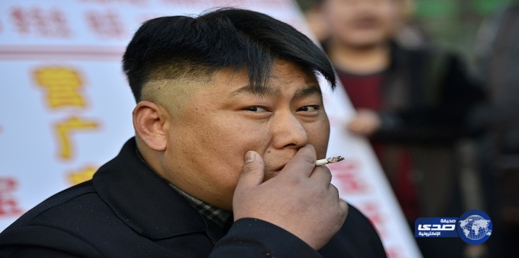 كيم جونغ أون يدخّن أثناء حضوره حملة ضد التدخين