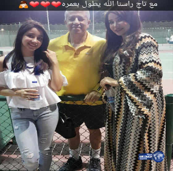 لجين وأسيل مع والدهم..