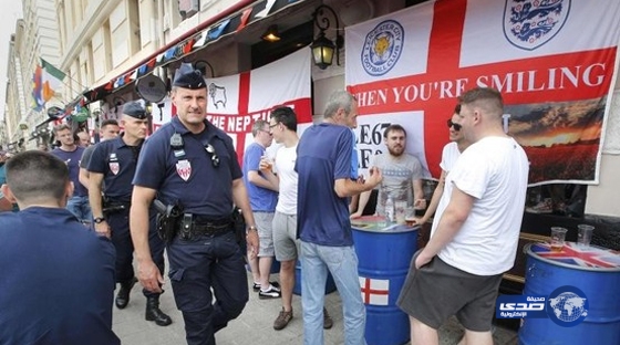 اشتباك بين مشجعين إنجليز والشرطة الفرنسية