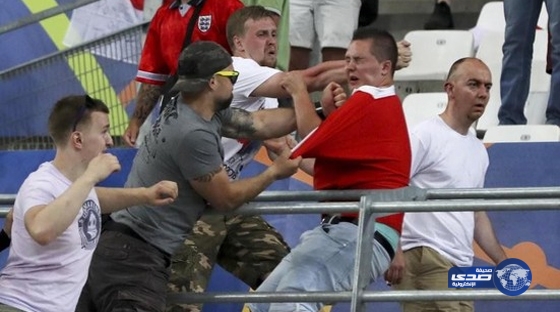 السلطات الفرنسية تلزم اثنين من المشجعين الروس بمغادرة البلاد