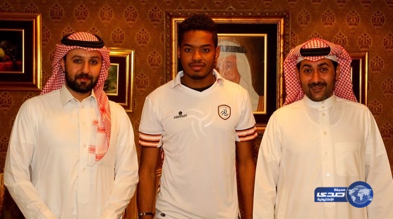 الشباب يجدد عقد العواجي لـ 4 أعوام