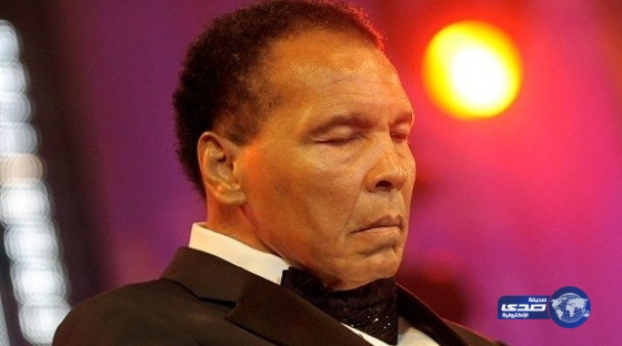 نقل أسطورة الملاكمة كلاي إلى المستشفى