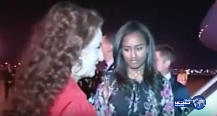 بالفيديو.. بنت أوباما تنظر بطريقة غريبة للأميرة للاسـلمى!