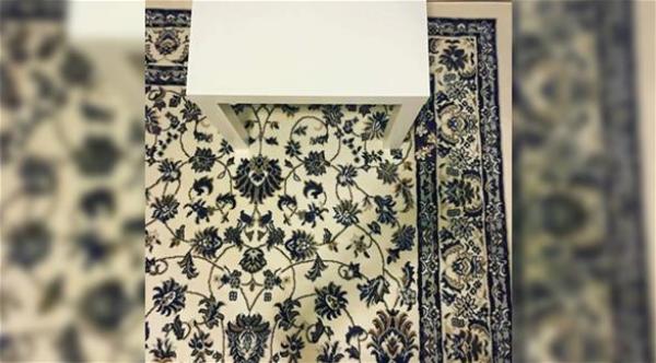 لقطة حيّرت رواد الإنترنت.. أين الهاتف في هذه الصورة؟