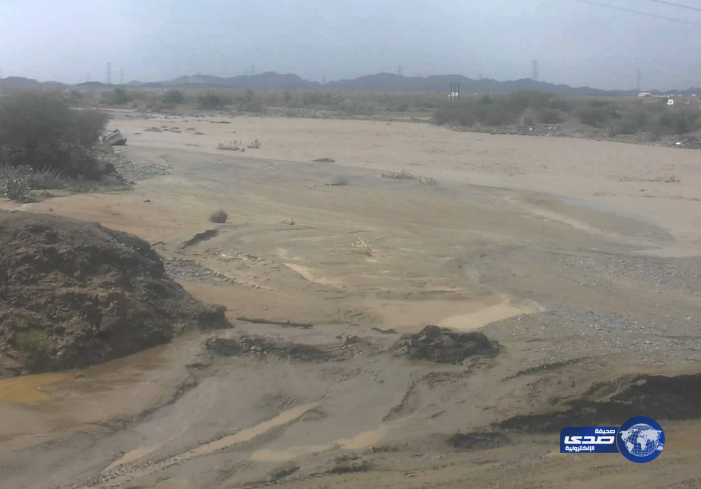 فقدان امرأة وابنتها في سيل واديّ قنونا والدفاع المدني يكثف البحث