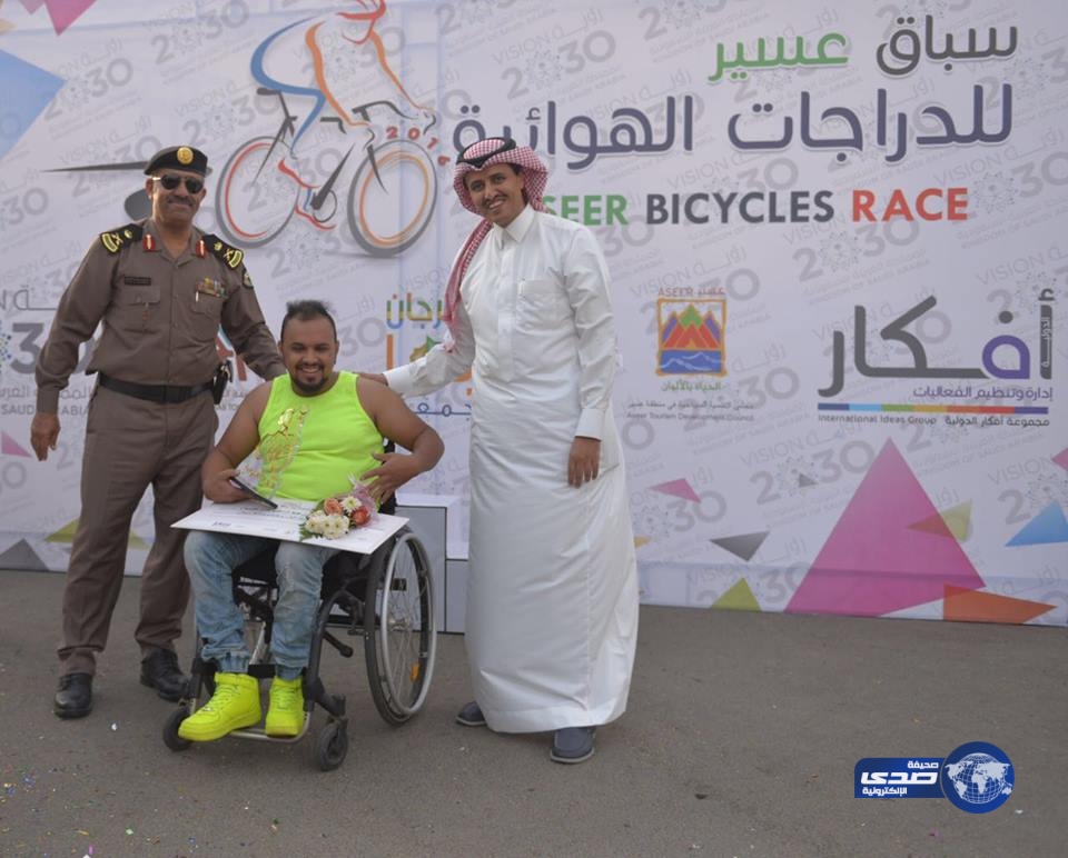 بالصور .. الخويتم بطلا لمحترفي سباق عسير للدراجات الهوائية #بمهرجان_أبها_يجمعنا