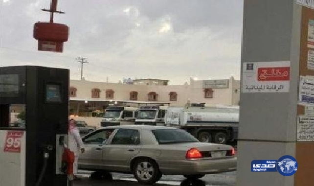 التجارة تغلق محطة بنزين بعد ساعات من توثيق مواطن لغشها البنزين