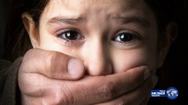 أب يغتصب إبنته.. بمشاركة صديقه!