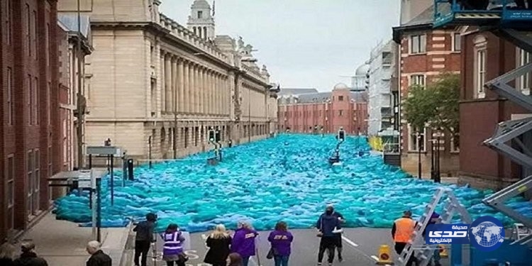 بحر من العراة في شوارع بريطانيا