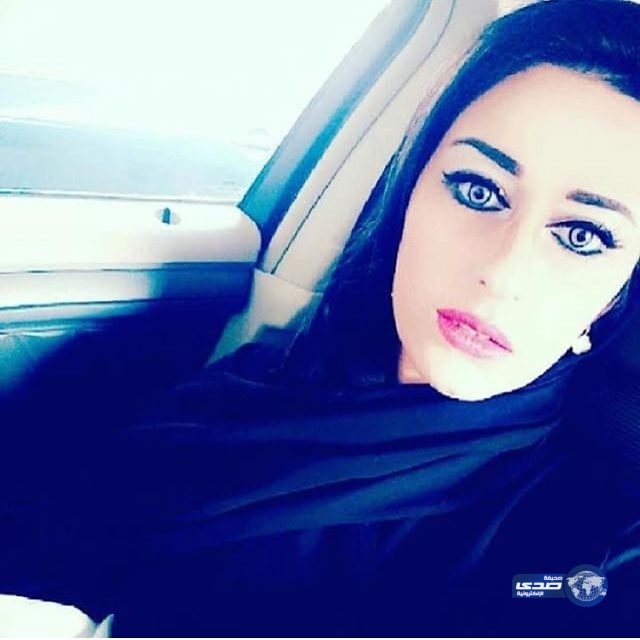 سيلفي الشاعرة هديل العلي