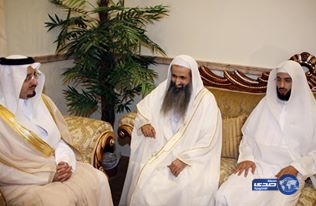 أمير عسير يستقبل الشيخ الحجري