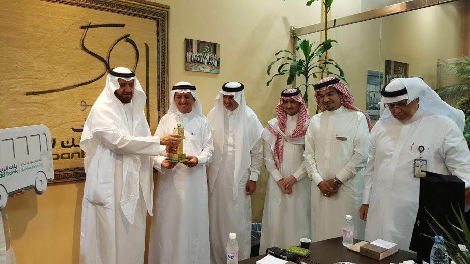 لجنة أصدقاء المرضى بجدة تحتفل بتسلمها حافلتين لنقل المرضى من بنك الرياض